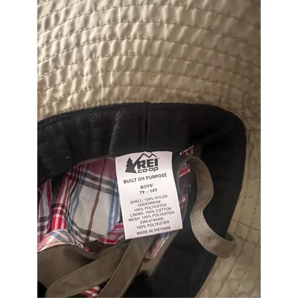 Rei Boy’s Bucklet hats size 7Y -14Y